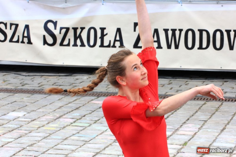 Zdjęcie w galerii na portalu naszraciborz.pl: Happening i żywe piłkarzyki na rynku wiadomości z regionu