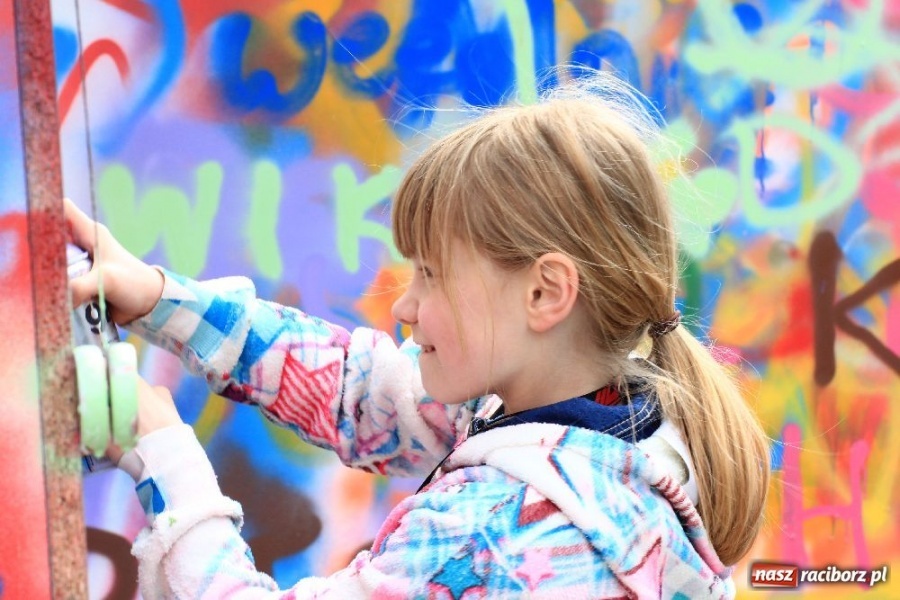 Zdjęcie w galerii na portalu naszraciborz.pl: Happening i żywe piłkarzyki na rynku wiadomości z regionu