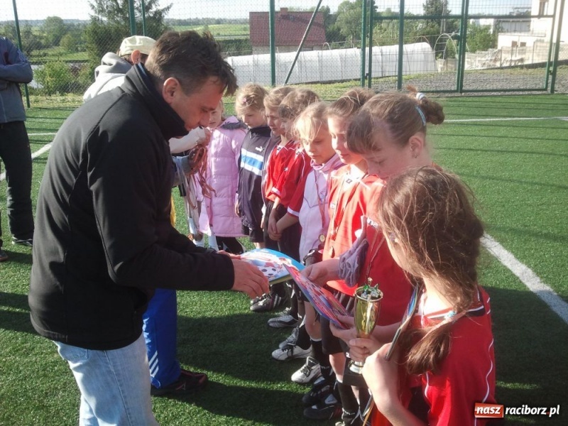 Zdjęcie w galerii na portalu naszraciborz.pl: Z podwórka na stadion o puchar Tymbarku wiadomości z regionu