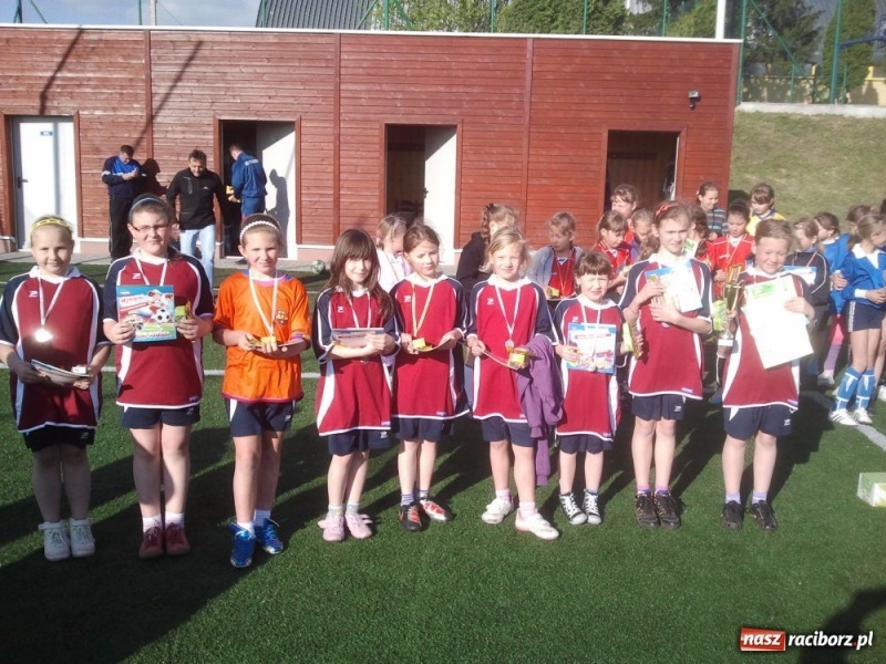 Zdjęcie w galerii na portalu naszraciborz.pl: Z podwórka na stadion o puchar Tymbarku wiadomości z regionu