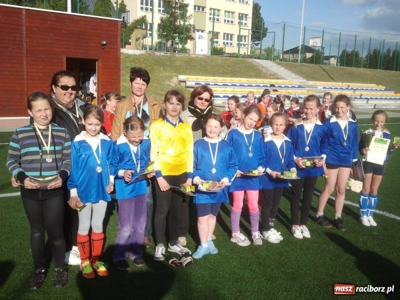 Zdjęcie w galerii na portalu naszraciborz.pl: Z podwórka na stadion o puchar Tymbarku wiadomości z regionu