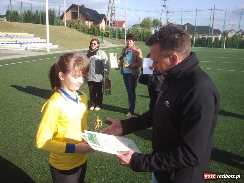 Zdjęcie w galerii na portalu naszraciborz.pl: Z podwórka na stadion o puchar Tymbarku wiadomości z regionu