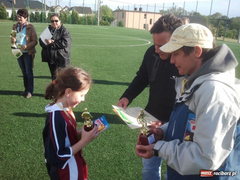Zdjęcie w galerii na portalu naszraciborz.pl: Z podwórka na stadion o puchar Tymbarku wiadomości z regionu