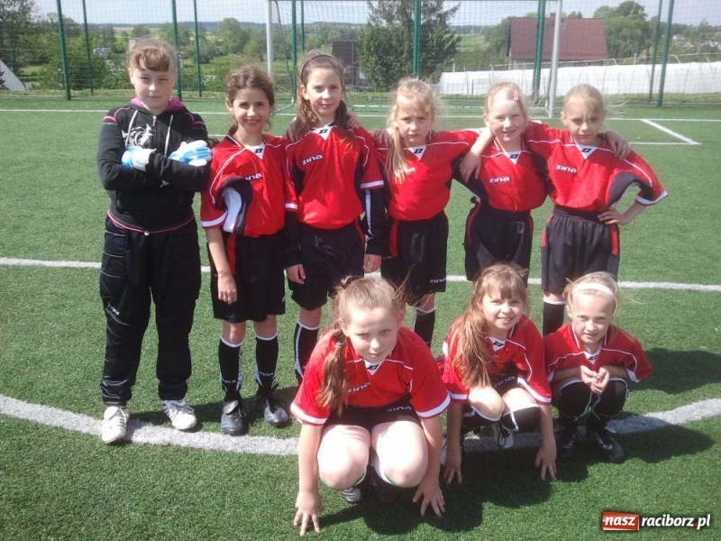 Zdjęcie w galerii na portalu naszraciborz.pl: Z podwórka na stadion o puchar Tymbarku wiadomości z regionu