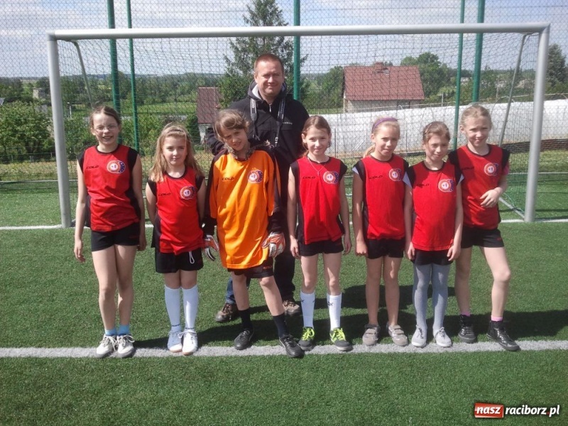 Zdjęcie w galerii na portalu naszraciborz.pl: Z podwórka na stadion o puchar Tymbarku wiadomości z regionu