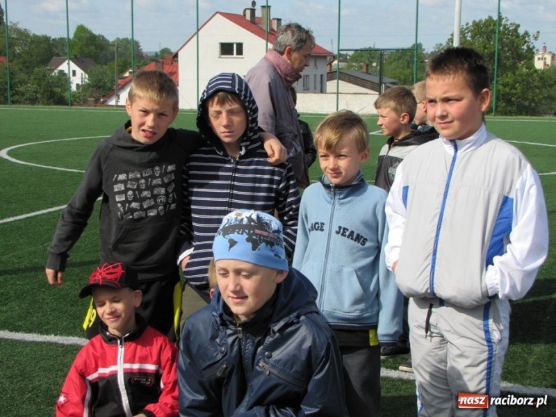 Zdjęcie w galerii na portalu naszraciborz.pl: Z podwórka na stadion o puchar Tymbarku wiadomości z regionu