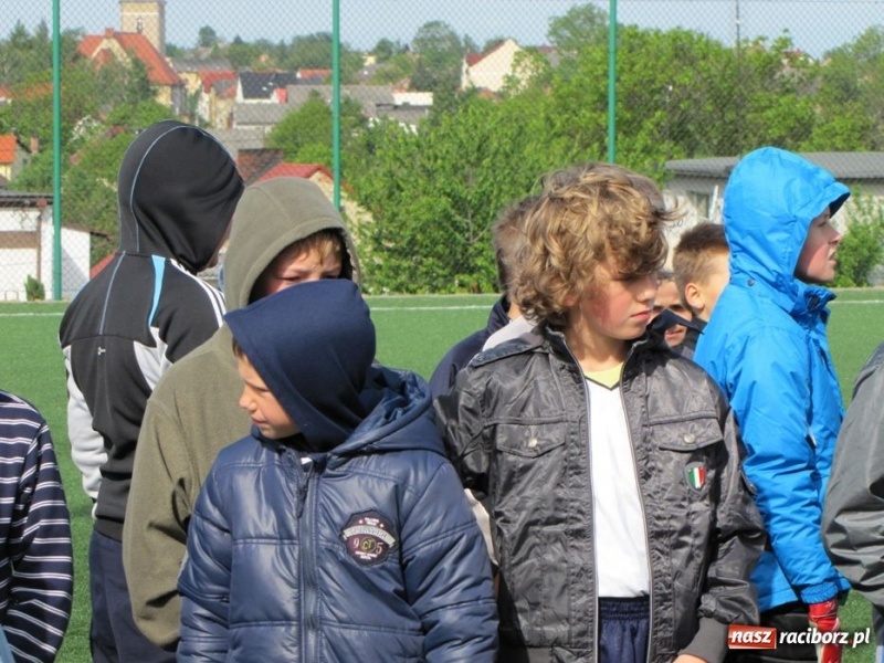 Zdjęcie w galerii na portalu naszraciborz.pl: Z podwórka na stadion o puchar Tymbarku wiadomości z regionu