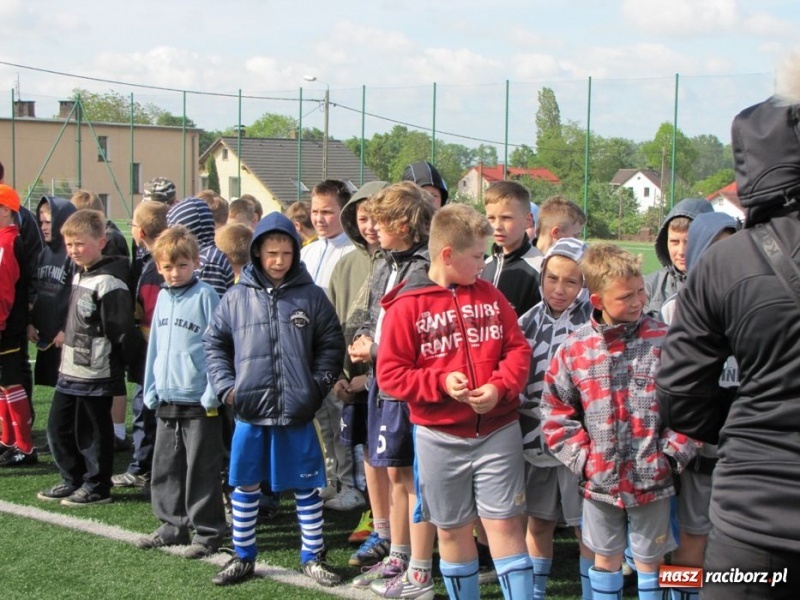Zdjęcie w galerii na portalu naszraciborz.pl: Z podwórka na stadion o puchar Tymbarku wiadomości z regionu