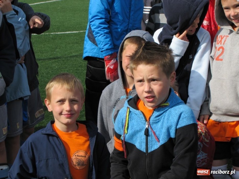 Zdjęcie w galerii na portalu naszraciborz.pl: Z podwórka na stadion o puchar Tymbarku wiadomości z regionu