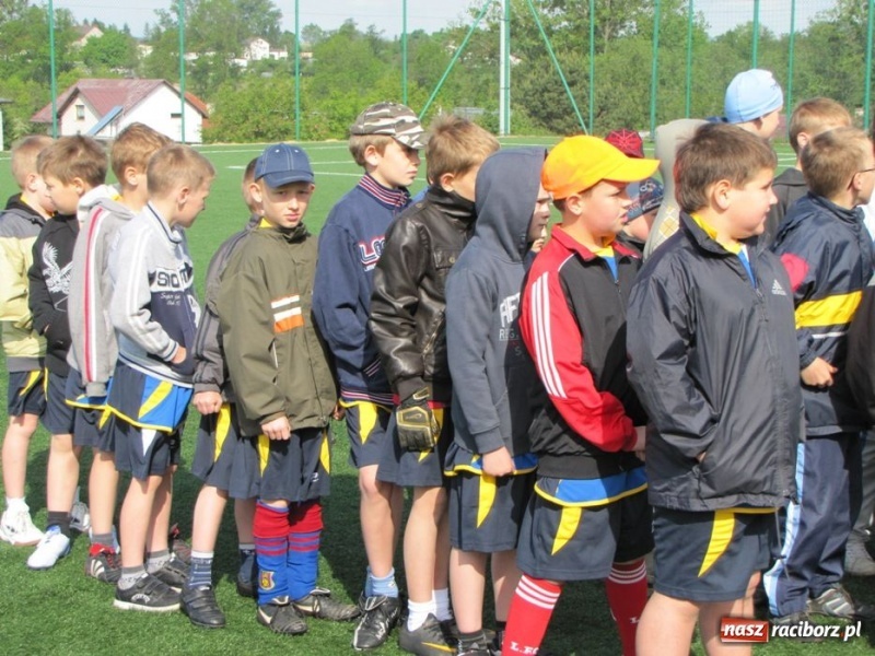 Zdjęcie w galerii na portalu naszraciborz.pl: Z podwórka na stadion o puchar Tymbarku wiadomości z regionu
