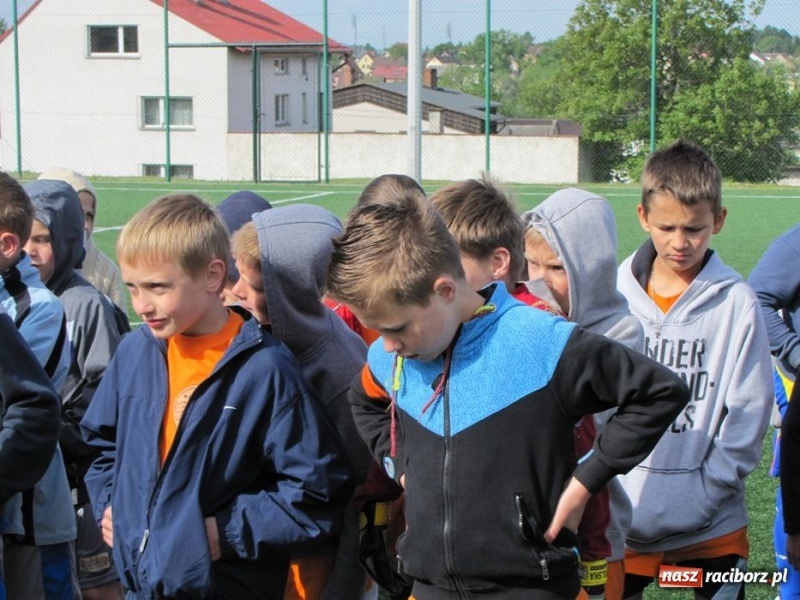 Zdjęcie w galerii na portalu naszraciborz.pl: Z podwórka na stadion o puchar Tymbarku wiadomości z regionu