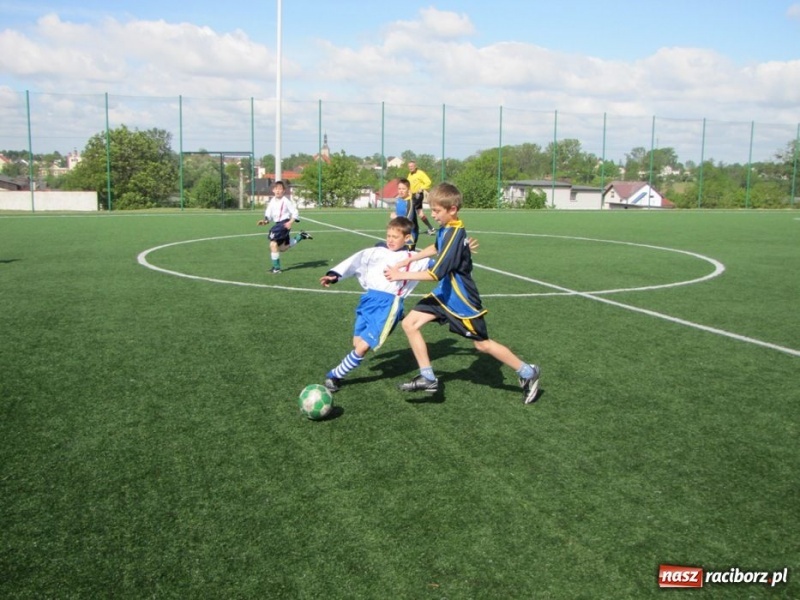 Zdjęcie w galerii na portalu naszraciborz.pl: Z podwórka na stadion o puchar Tymbarku wiadomości z regionu