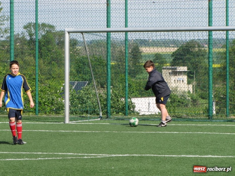 Zdjęcie w galerii na portalu naszraciborz.pl: Z podwórka na stadion o puchar Tymbarku wiadomości z regionu