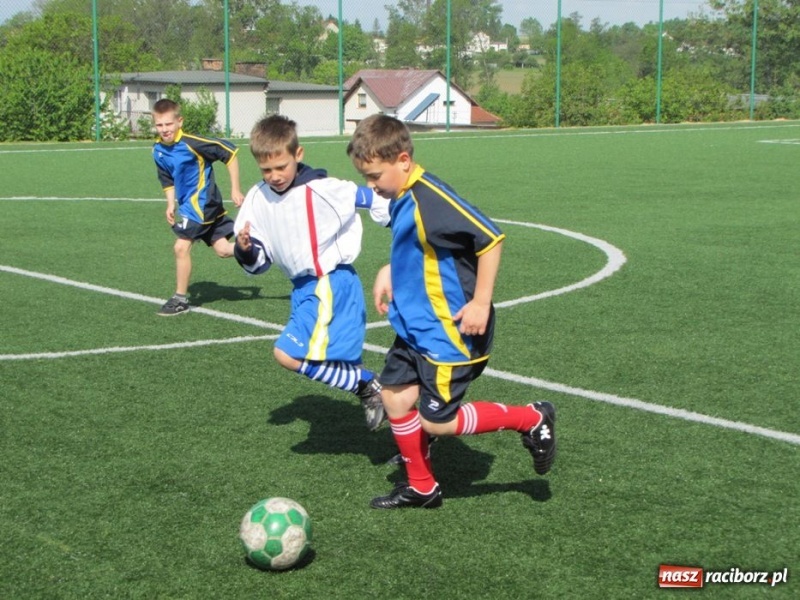 Zdjęcie w galerii na portalu naszraciborz.pl: Z podwórka na stadion o puchar Tymbarku wiadomości z regionu