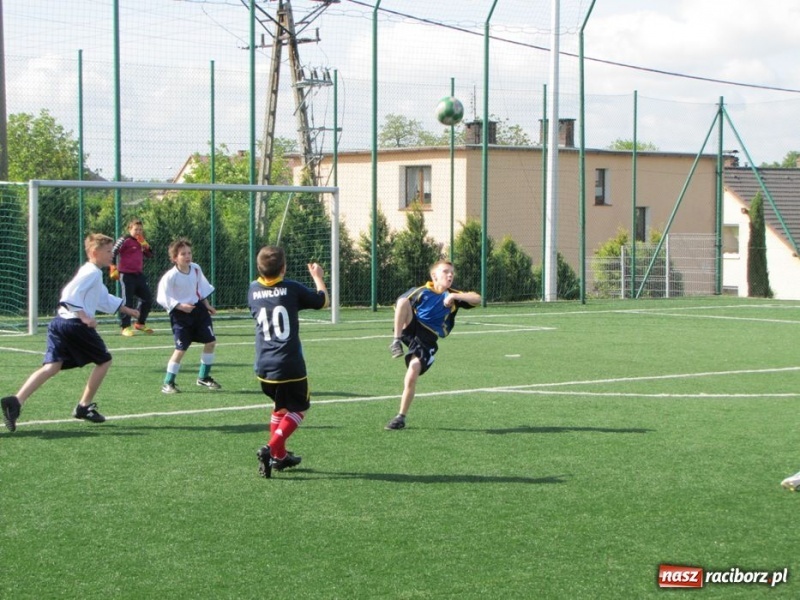 Zdjęcie w galerii na portalu naszraciborz.pl: Z podwórka na stadion o puchar Tymbarku wiadomości z regionu