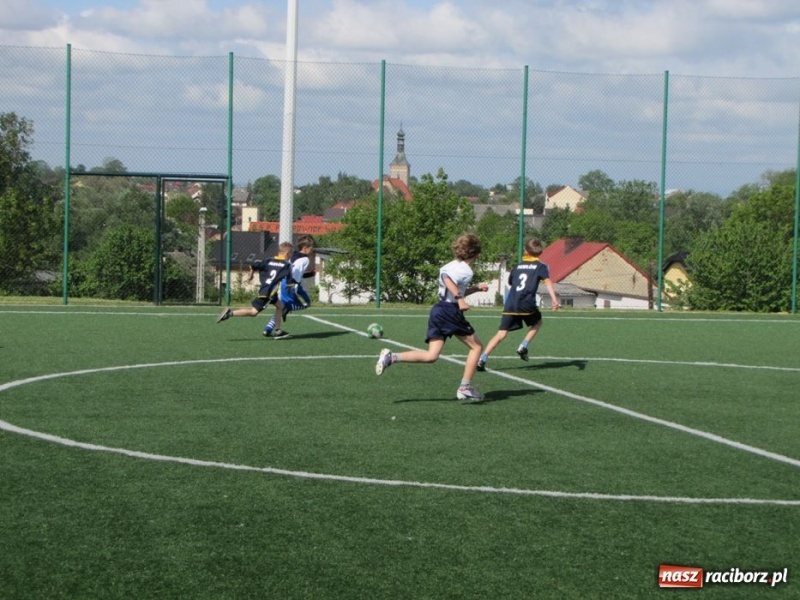 Zdjęcie w galerii na portalu naszraciborz.pl: Z podwórka na stadion o puchar Tymbarku wiadomości z regionu