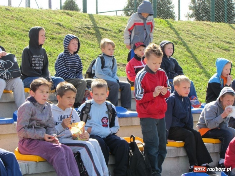 Zdjęcie w galerii na portalu naszraciborz.pl: Z podwórka na stadion o puchar Tymbarku wiadomości z regionu