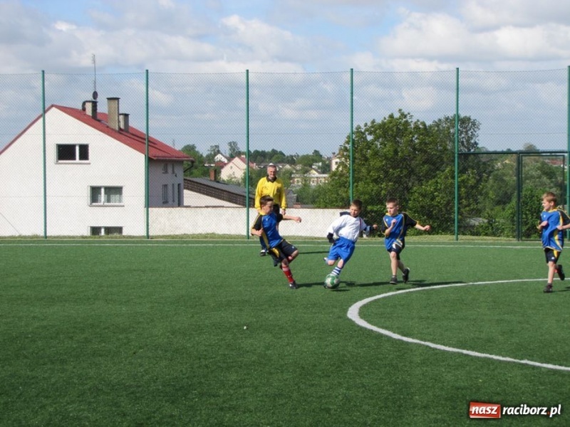 Zdjęcie w galerii na portalu naszraciborz.pl: Z podwórka na stadion o puchar Tymbarku wiadomości z regionu