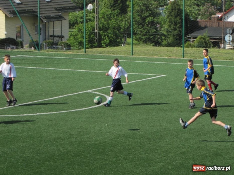 Zdjęcie w galerii na portalu naszraciborz.pl: Z podwórka na stadion o puchar Tymbarku wiadomości z regionu