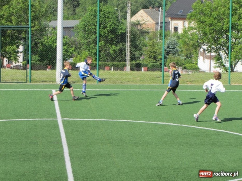 Zdjęcie w galerii na portalu naszraciborz.pl: Z podwórka na stadion o puchar Tymbarku wiadomości z regionu