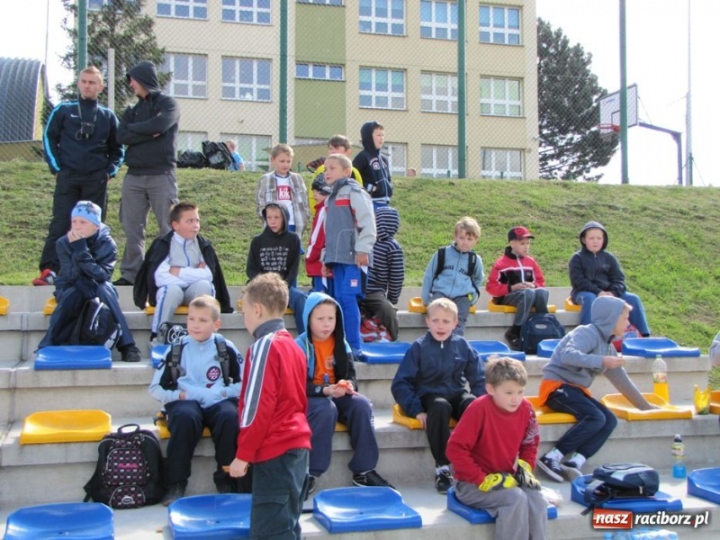 Zdjęcie w galerii na portalu naszraciborz.pl: Z podwórka na stadion o puchar Tymbarku wiadomości z regionu