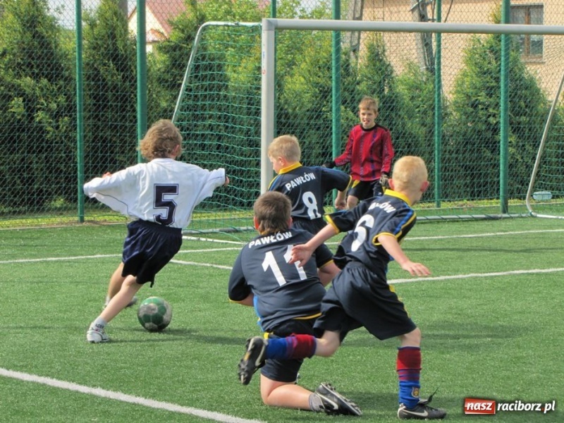 Zdjęcie w galerii na portalu naszraciborz.pl: Z podwórka na stadion o puchar Tymbarku wiadomości z regionu