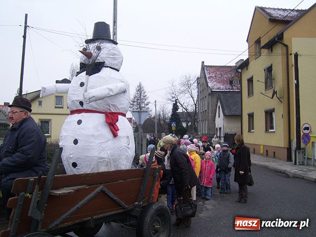 Zdjęcie w galerii na portalu naszraciborz.pl: Palenie bałwana w Studziennej wiadomości z regionu