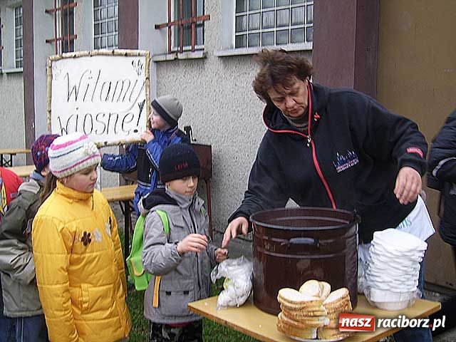 Zdjęcie w galerii na portalu naszraciborz.pl: Palenie bałwana w Studziennej wiadomości z regionu