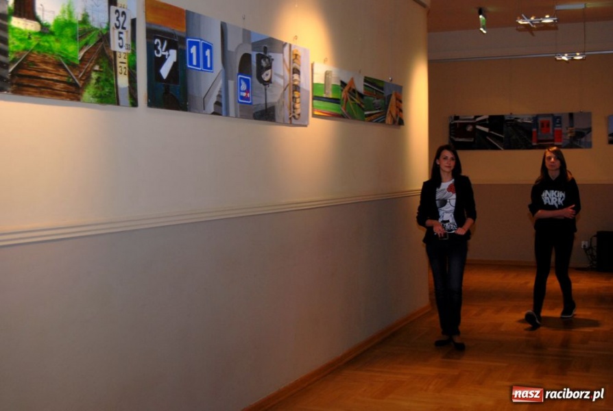 Zdjęcie w galerii na portalu naszraciborz.pl: Finisaż wystawy ... w czasie wiadomości z regionu