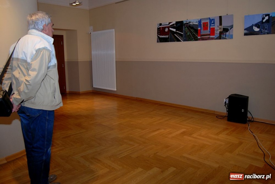 Zdjęcie w galerii na portalu naszraciborz.pl: Finisaż wystawy ... w czasie wiadomości z regionu