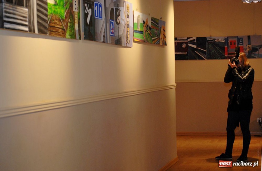 Zdjęcie w galerii na portalu naszraciborz.pl: Finisaż wystawy ... w czasie wiadomości z regionu