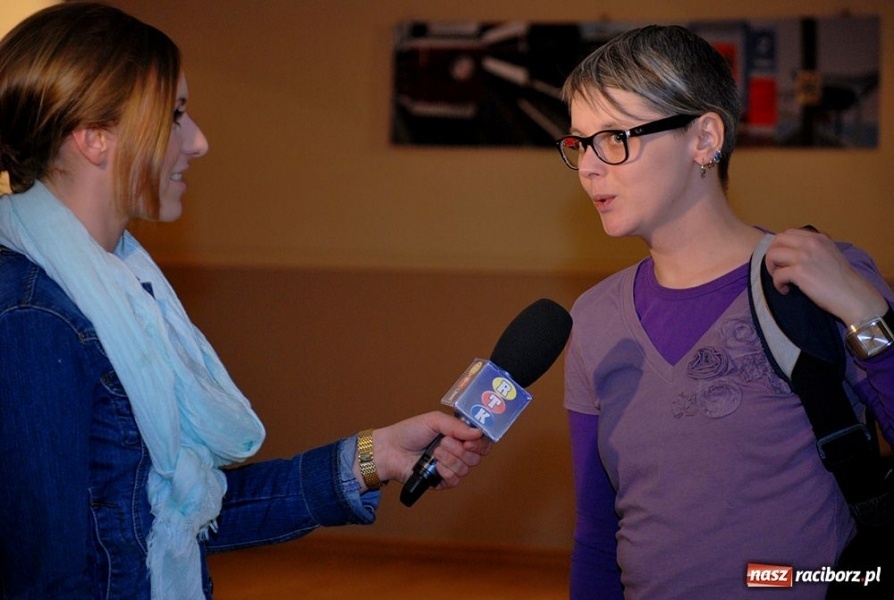 Zdjęcie w galerii na portalu naszraciborz.pl: Finisaż wystawy ... w czasie wiadomości z regionu