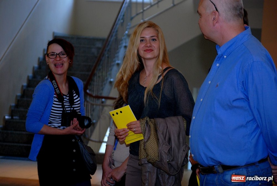 Zdjęcie w galerii na portalu naszraciborz.pl: Finisaż wystawy ... w czasie wiadomości z regionu