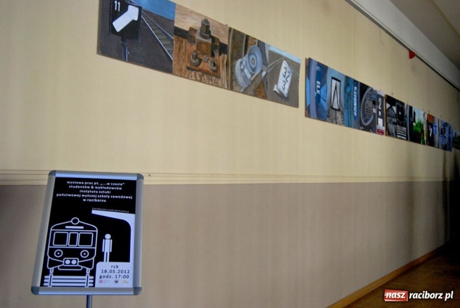 Zdjęcie w galerii na portalu naszraciborz.pl: Finisaż wystawy ... w czasie wiadomości z regionu