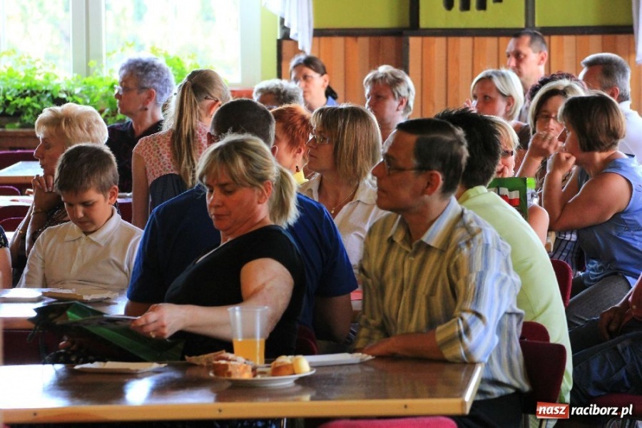 Zdjęcie w galerii na portalu naszraciborz.pl: Występy z okazji Dnia Matki w Borucinie wiadomości z regionu