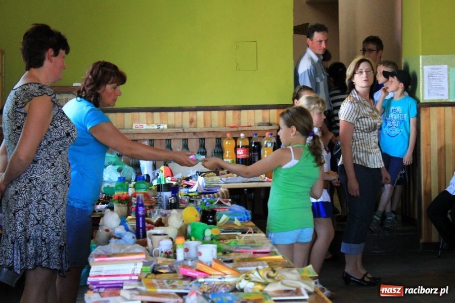 Zdjęcie w galerii na portalu naszraciborz.pl: Występy z okazji Dnia Matki w Borucinie wiadomości z regionu