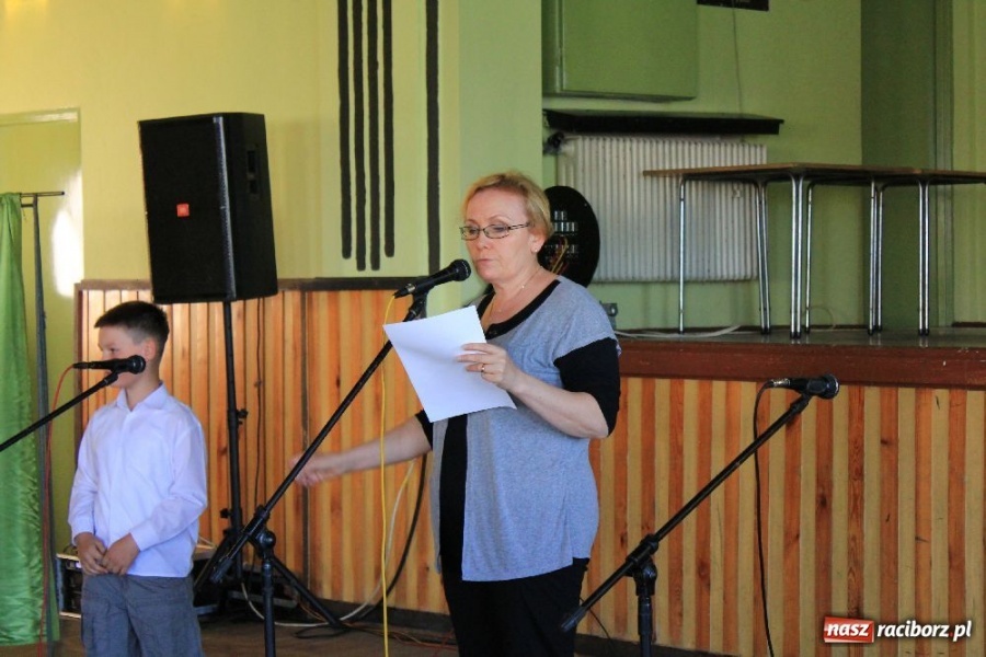 Zdjęcie w galerii na portalu naszraciborz.pl: Występy z okazji Dnia Matki w Borucinie wiadomości z regionu