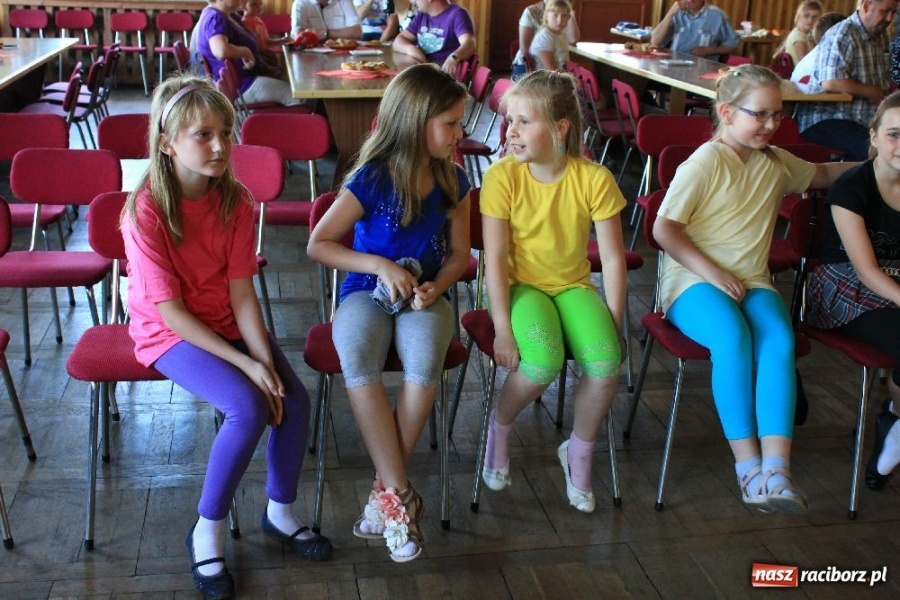 Zdjęcie w galerii na portalu naszraciborz.pl: Występy z okazji Dnia Matki w Borucinie wiadomości z regionu