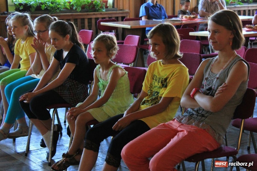 Zdjęcie w galerii na portalu naszraciborz.pl: Występy z okazji Dnia Matki w Borucinie wiadomości z regionu