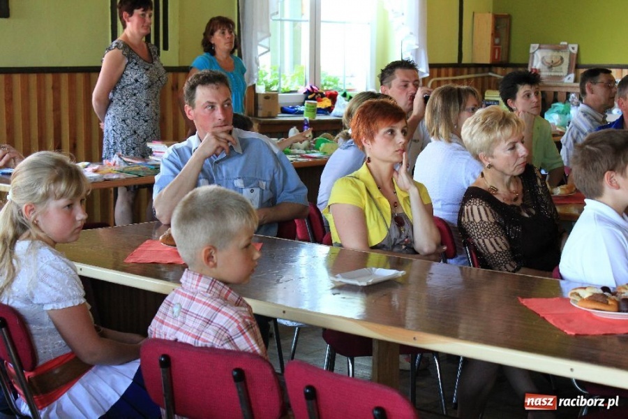 Zdjęcie w galerii na portalu naszraciborz.pl: Występy z okazji Dnia Matki w Borucinie wiadomości z regionu