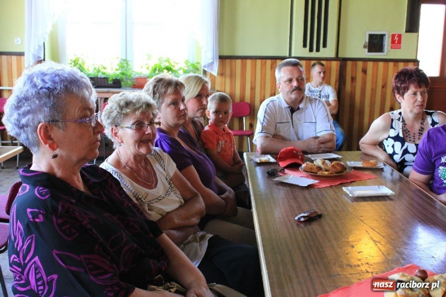 Zdjęcie w galerii na portalu naszraciborz.pl: Występy z okazji Dnia Matki w Borucinie wiadomości z regionu