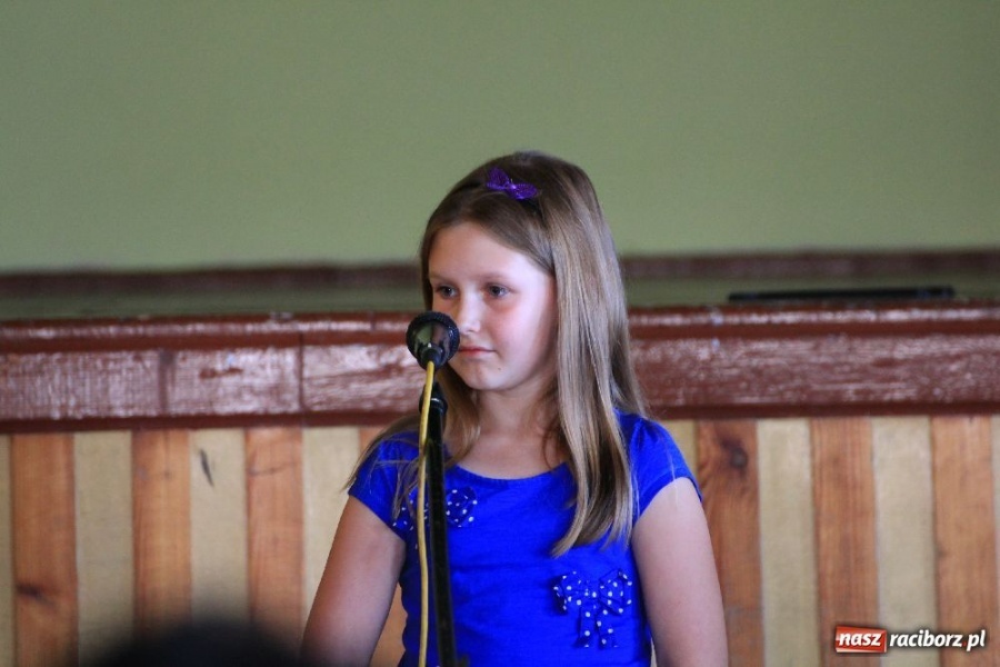 Zdjęcie w galerii na portalu naszraciborz.pl: Występy z okazji Dnia Matki w Borucinie wiadomości z regionu