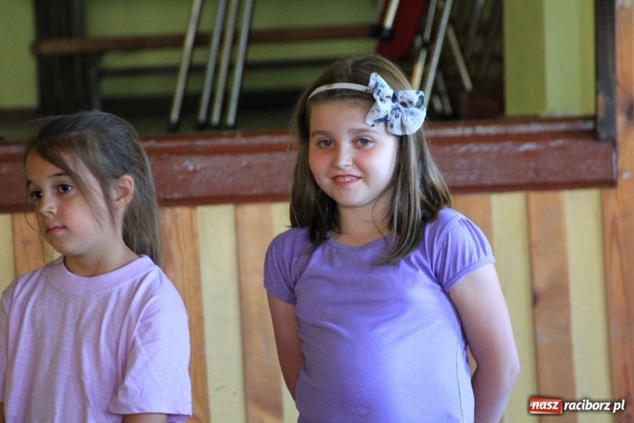 Zdjęcie w galerii na portalu naszraciborz.pl: Występy z okazji Dnia Matki w Borucinie wiadomości z regionu