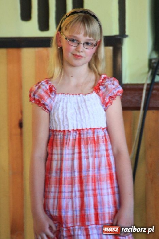 Zdjęcie w galerii na portalu naszraciborz.pl: Występy z okazji Dnia Matki w Borucinie wiadomości z regionu