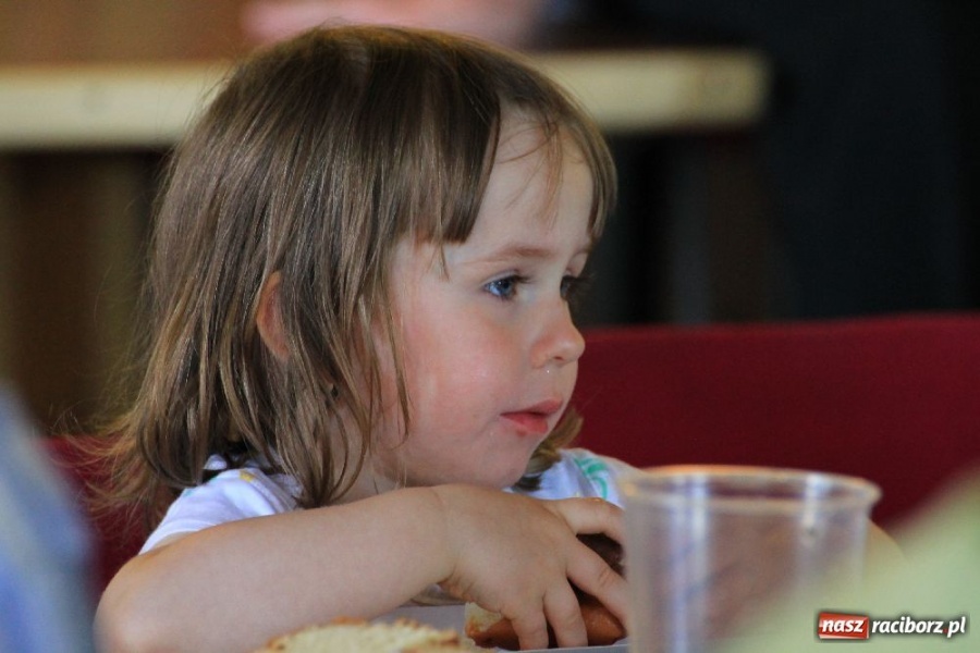 Zdjęcie w galerii na portalu naszraciborz.pl: Występy z okazji Dnia Matki w Borucinie wiadomości z regionu