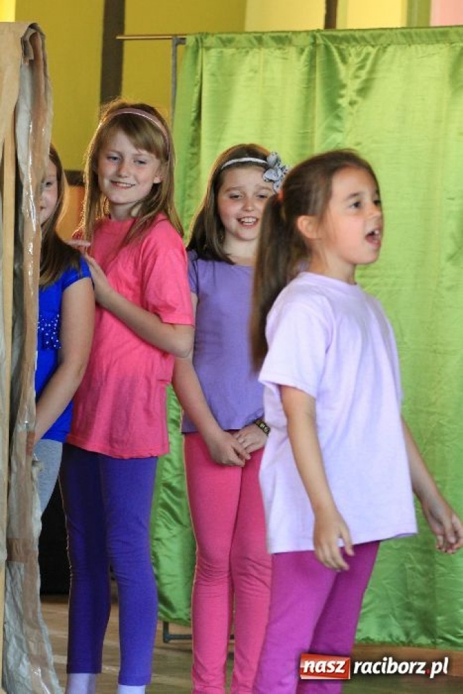 Zdjęcie w galerii na portalu naszraciborz.pl: Występy z okazji Dnia Matki w Borucinie wiadomości z regionu