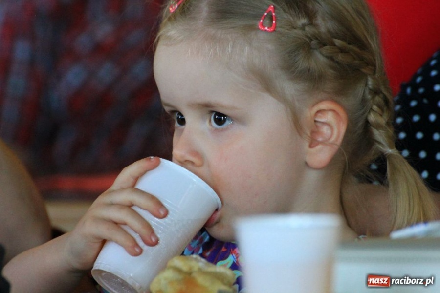 Zdjęcie w galerii na portalu naszraciborz.pl: Występy z okazji Dnia Matki w Borucinie wiadomości z regionu