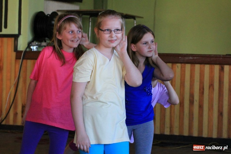 Zdjęcie w galerii na portalu naszraciborz.pl: Występy z okazji Dnia Matki w Borucinie wiadomości z regionu