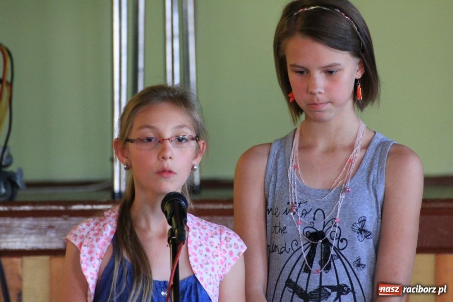 Zdjęcie w galerii na portalu naszraciborz.pl: Występy z okazji Dnia Matki w Borucinie wiadomości z regionu
