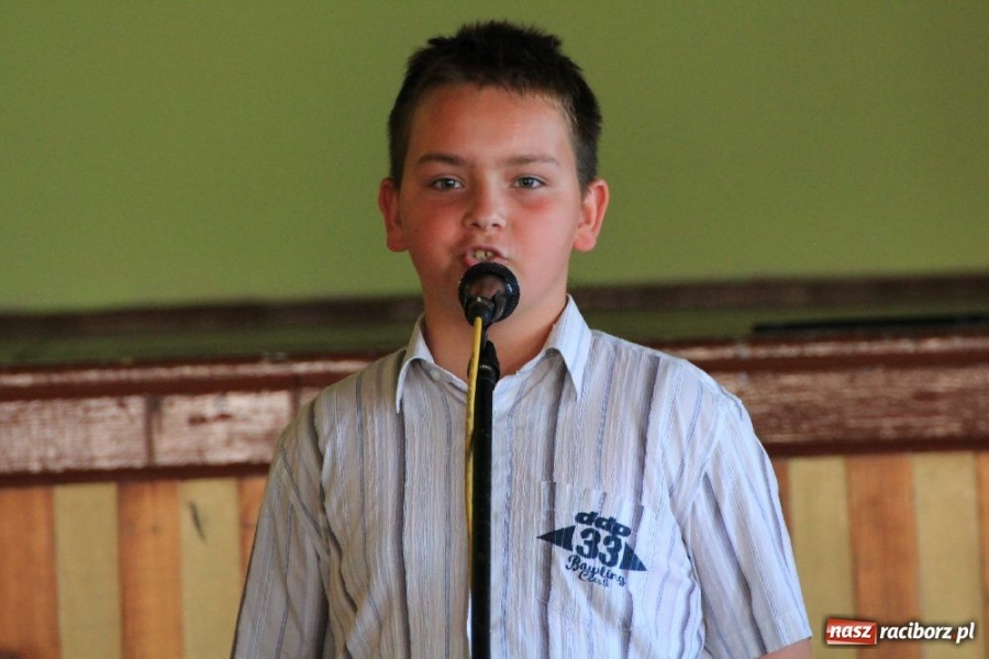 Zdjęcie w galerii na portalu naszraciborz.pl: Występy z okazji Dnia Matki w Borucinie wiadomości z regionu